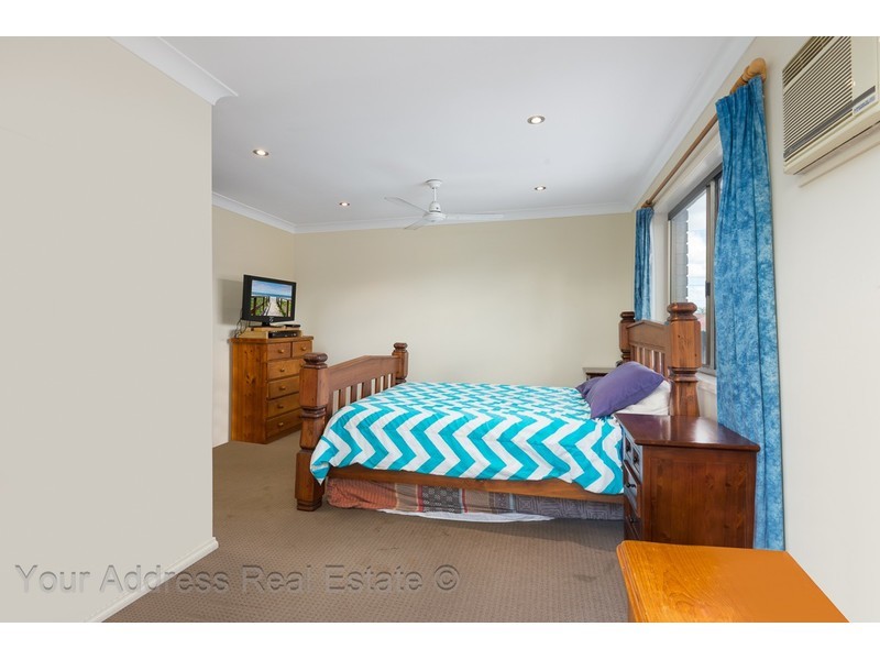 42 Bywater Street, Hillcrest QLD 4118