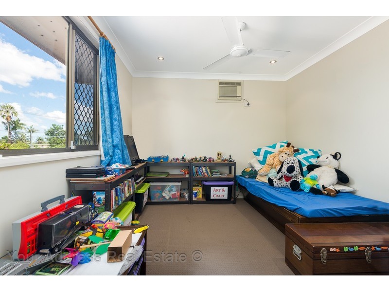 42 Bywater Street, Hillcrest QLD 4118