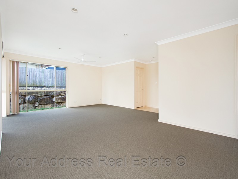 8 Samia Court, Regents Park QLD 4118