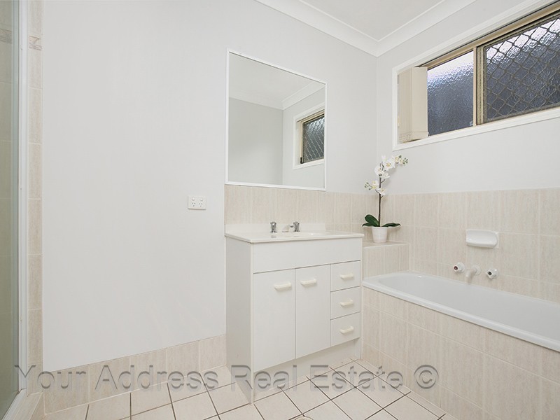 6 Gleditsia Close, Regents Park QLD 4118