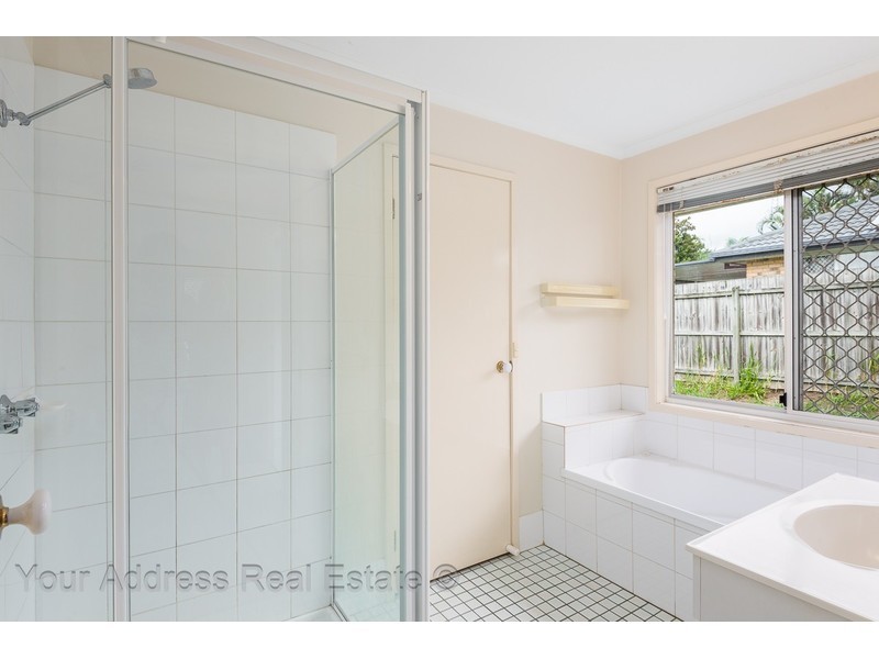 79 Bottlebrush Drive, Regents Park QLD 4118