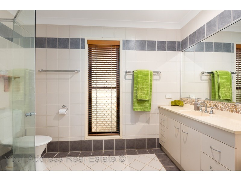 54 Centaurus Crescent, Regents Park QLD 4118