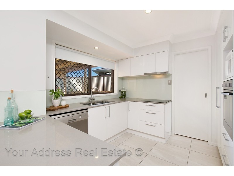 5 Regency Drive, Regents Park QLD 4118