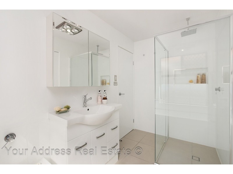 5 Regency Drive, Regents Park QLD 4118