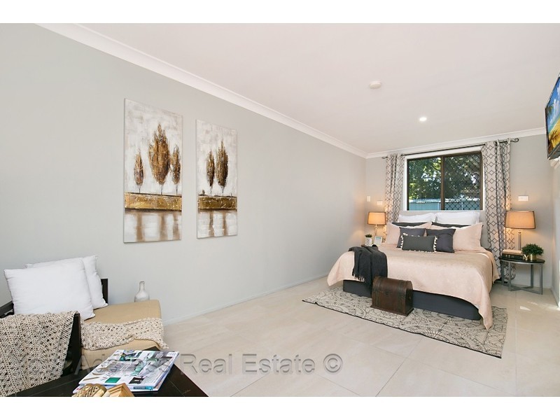5 Regency Drive, Regents Park QLD 4118