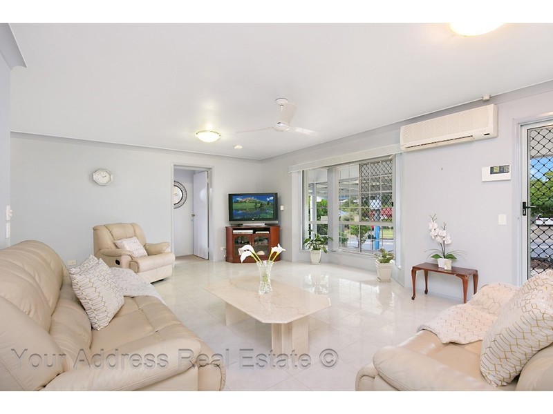 42 Conifer Street, Hillcrest QLD 4118