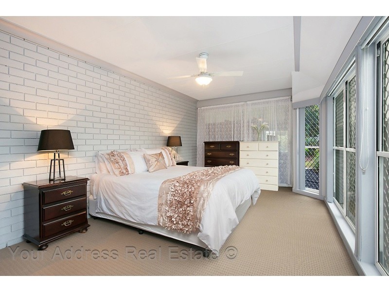 42 Conifer Street, Hillcrest QLD 4118