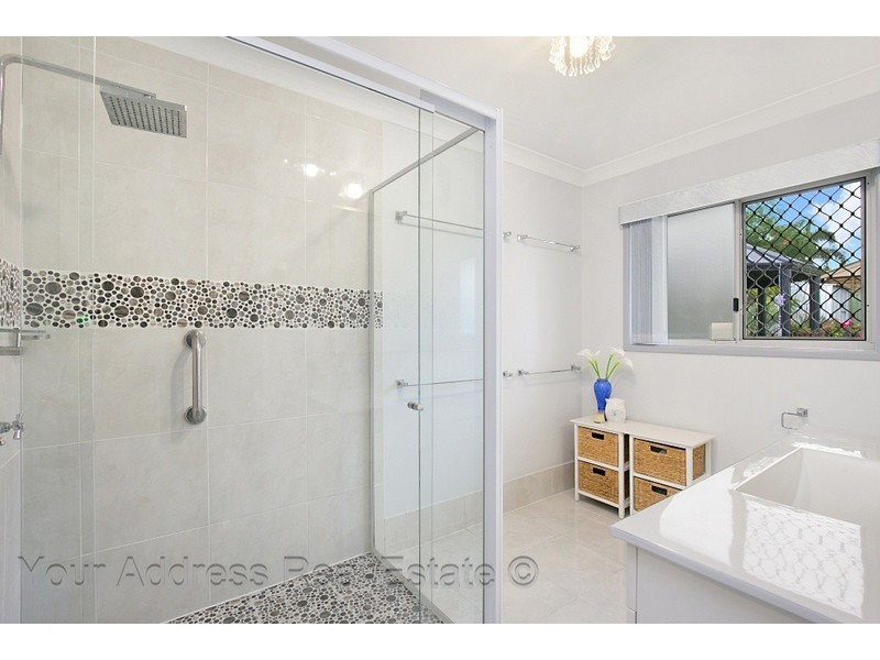 42 Conifer Street, Hillcrest QLD 4118