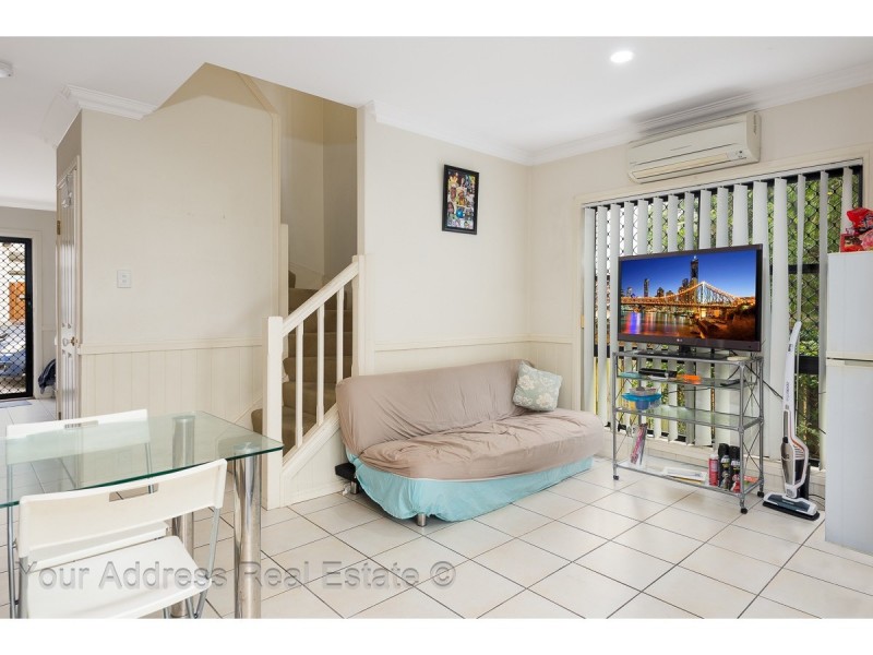 3/2 Tees Street, Yeerongpilly QLD 4105