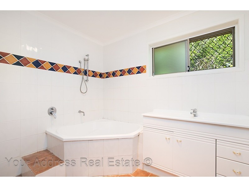 3 Conifer Street, Hillcrest QLD 4118