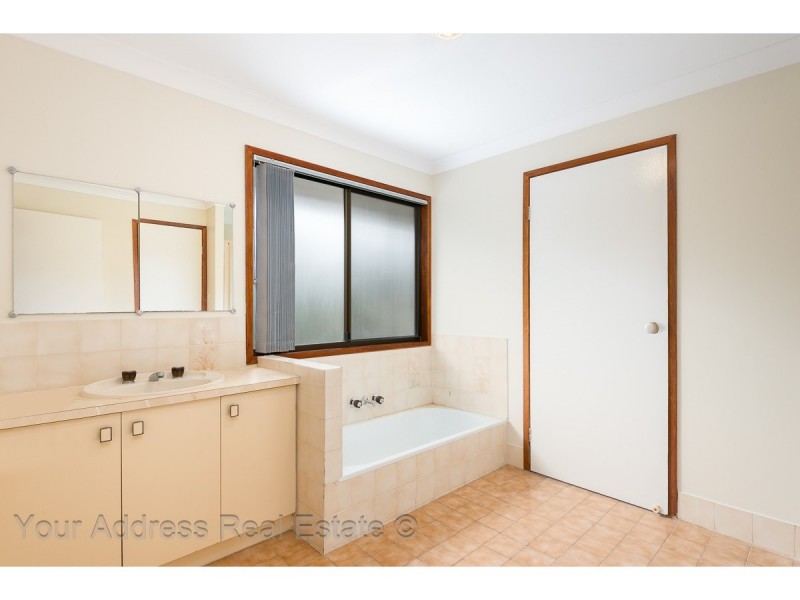 16 Renfrew Street, Hillcrest QLD 4118
