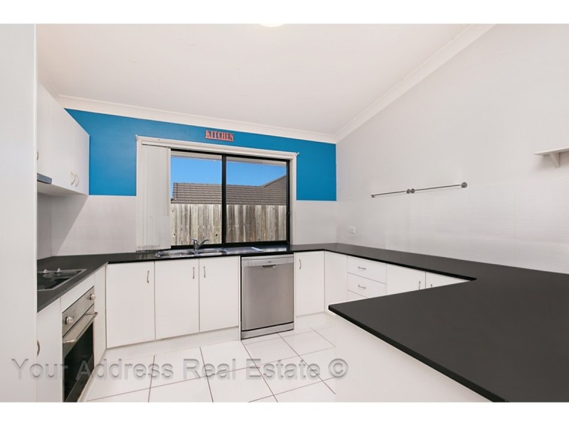 8 Charlton Place, Regents Park QLD 4118