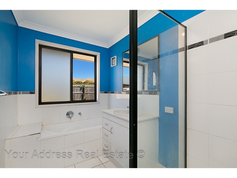 8 Charlton Place, Regents Park QLD 4118