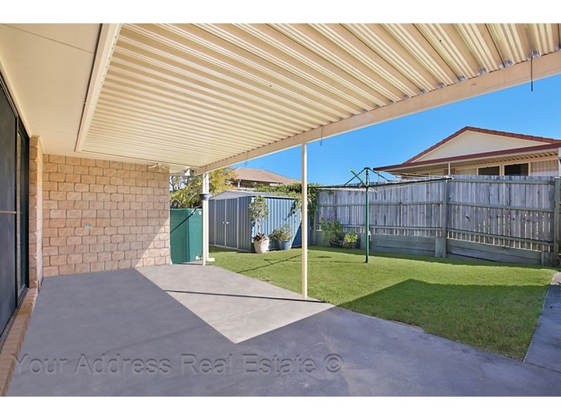 8 Charlton Place, Regents Park QLD 4118