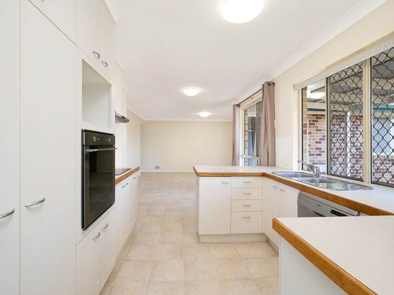 2 Carlisle Place, Parkinson QLD 4115