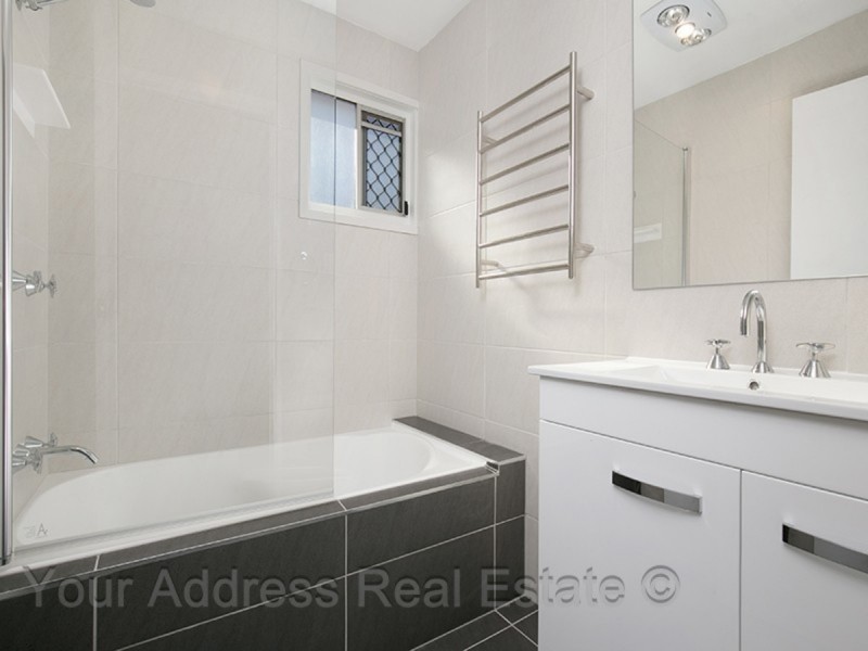 1 Peppermint Street, Crestmead QLD 4132