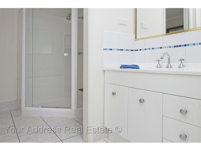 1 Kingfield Court, Regents Park QLD 4118