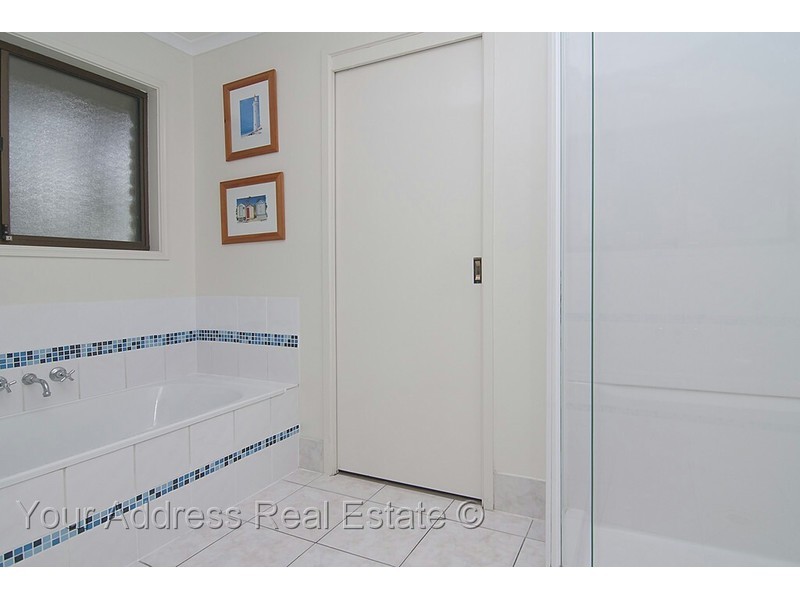 1 Kingfield Court, Regents Park QLD 4118