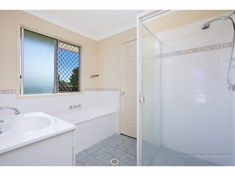 17 Leis Way, Regents Park QLD 4118