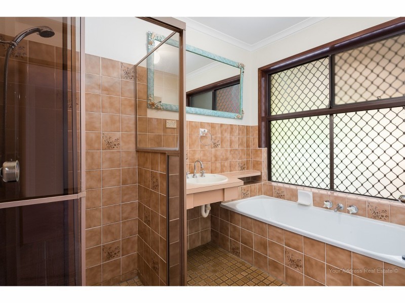 77 Radiata Street, Hillcrest QLD 4118