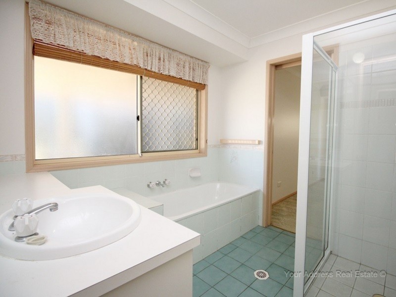 2 Stringybark Street, Regents Park QLD 4118