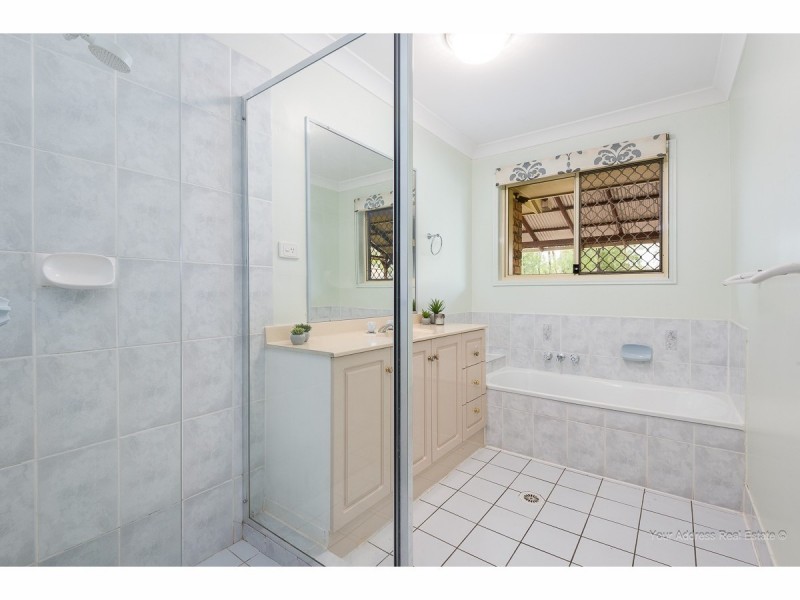 2-4 Auburn Court, Park Ridge South QLD 4125