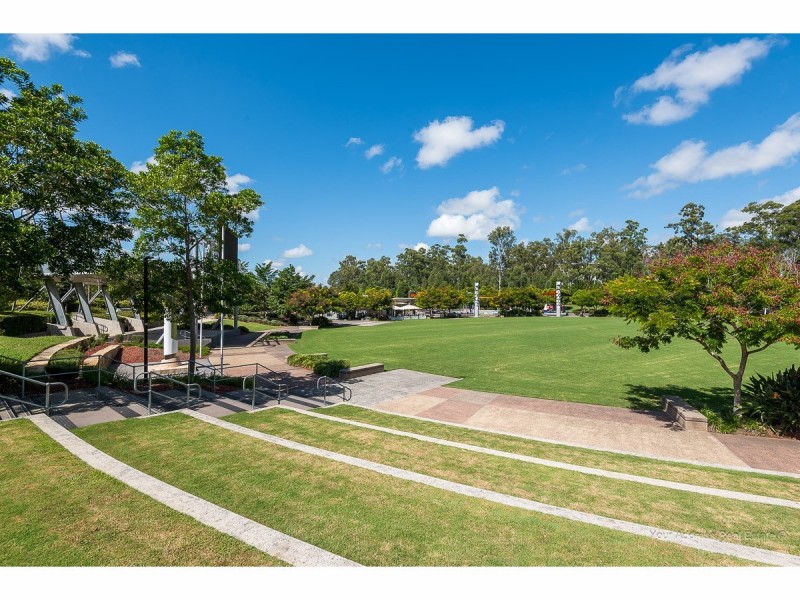 11 Seanna Place, Brookwater QLD 4300