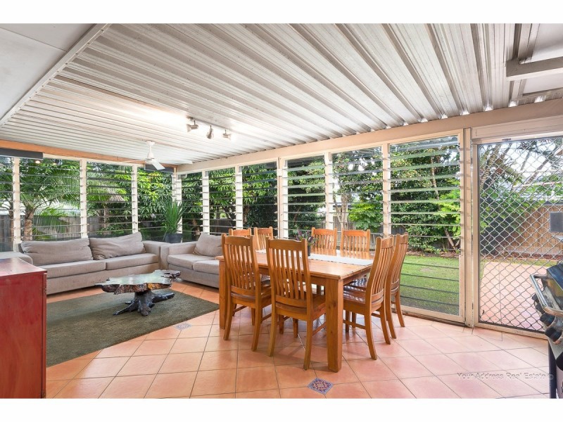 4 Mandeville Place, Regents Park QLD 4118