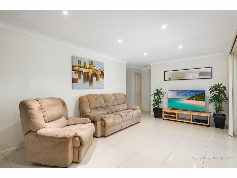4 Mandeville Place, Regents Park QLD 4118