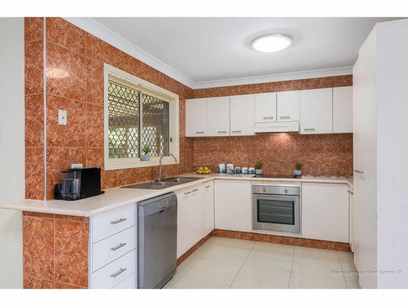 4 Mandeville Place, Regents Park QLD 4118