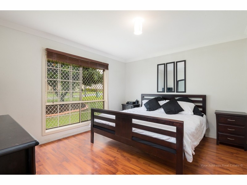 4 Mandeville Place, Regents Park QLD 4118