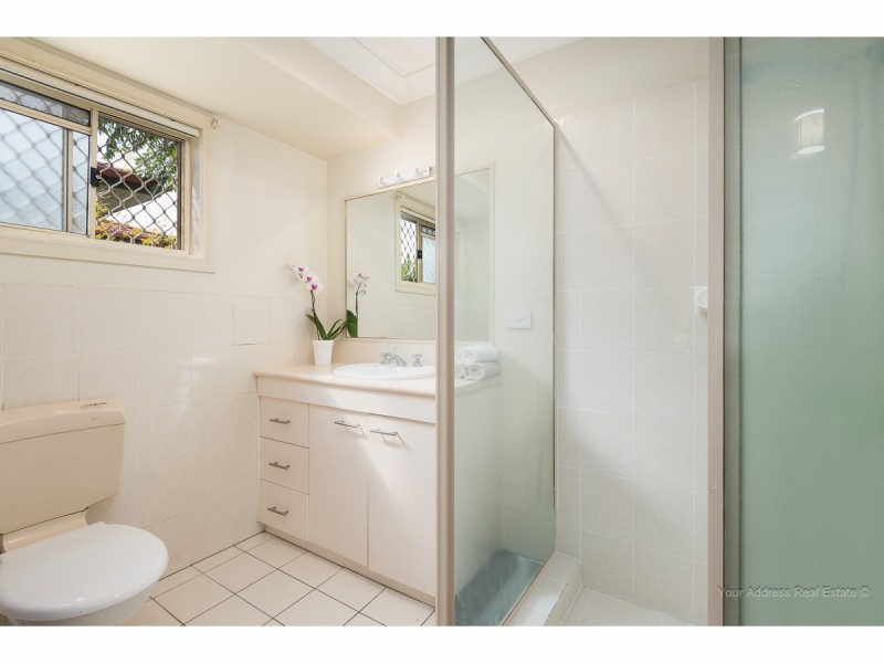 4 Mandeville Place, Regents Park QLD 4118