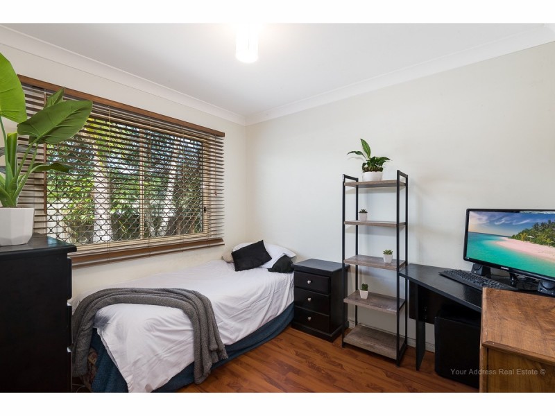 4 Mandeville Place, Regents Park QLD 4118