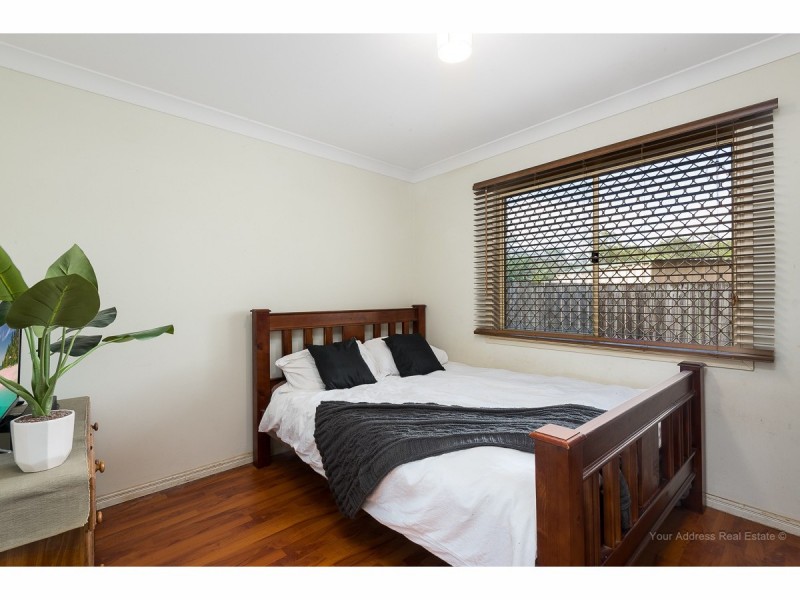 4 Mandeville Place, Regents Park QLD 4118