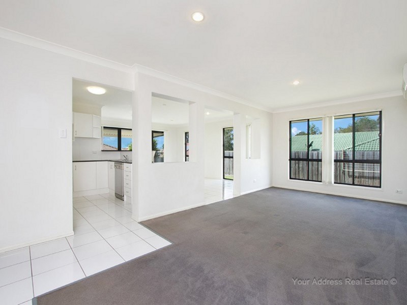 19 Charlton Place, Regents Park QLD 4118