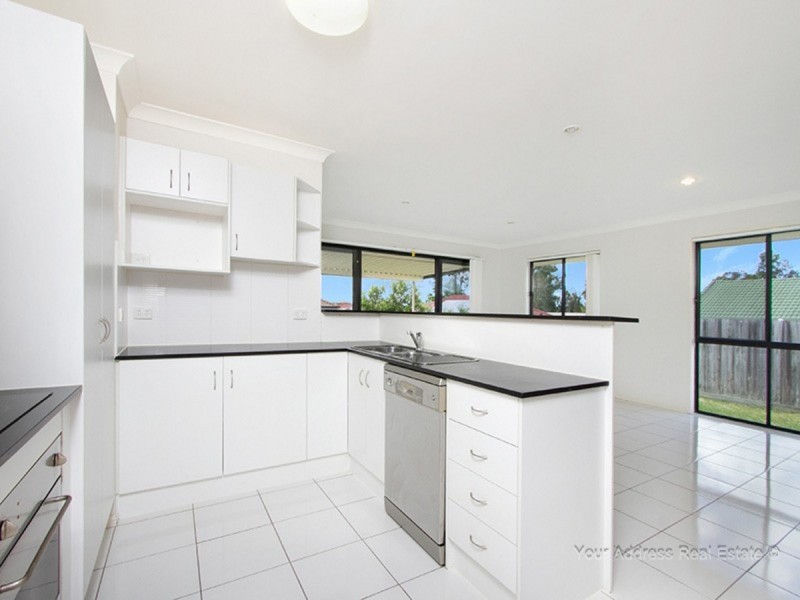19 Charlton Place, Regents Park QLD 4118