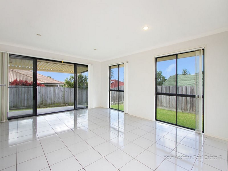 19 Charlton Place, Regents Park QLD 4118