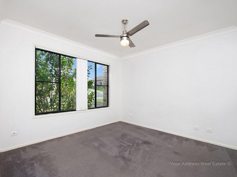 19 Charlton Place, Regents Park QLD 4118