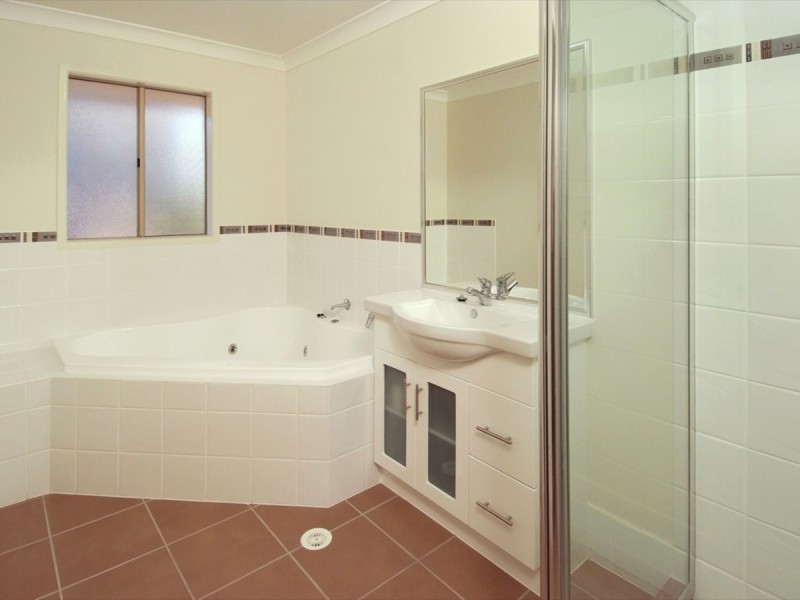 28 Dorachus Drive, Regents Park QLD 4118