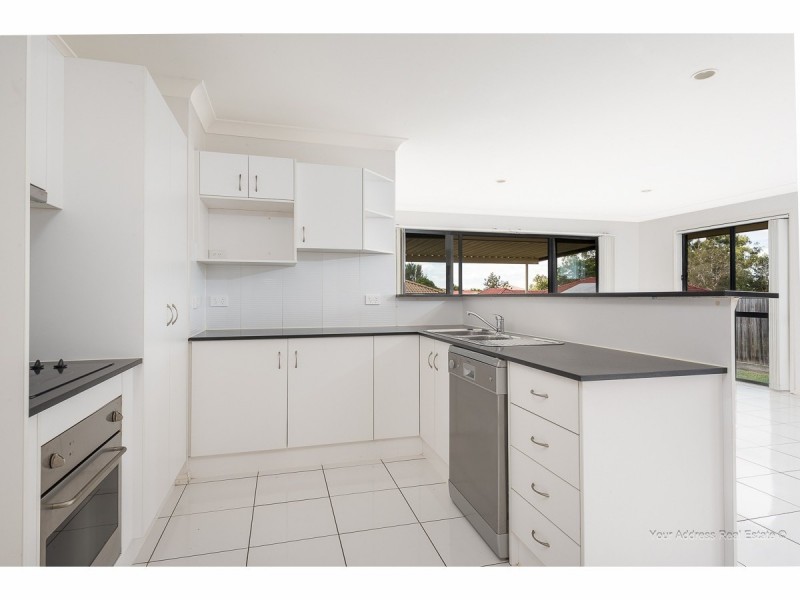 19 Charlton Place, Regents Park QLD 4118