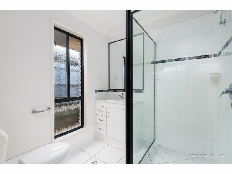 19 Charlton Place, Regents Park QLD 4118