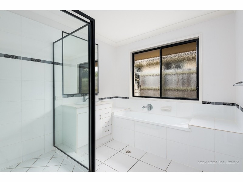 19 Charlton Place, Regents Park QLD 4118