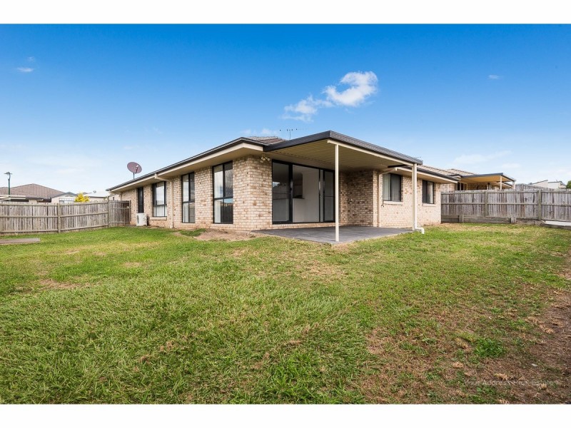 19 Charlton Place, Regents Park QLD 4118