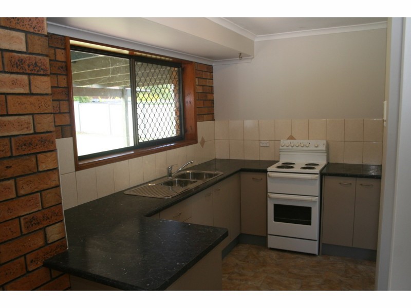 16 Bennett Drive, Regents Park QLD 4118