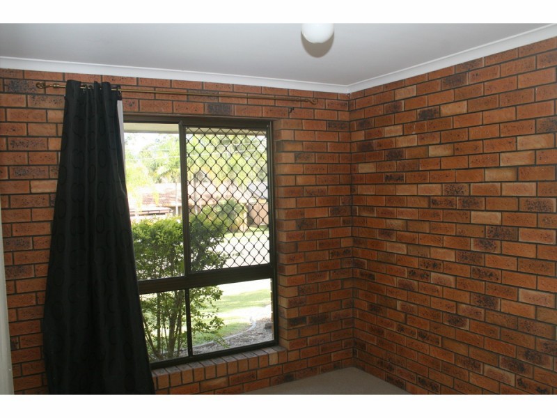 16 Bennett Drive, Regents Park QLD 4118