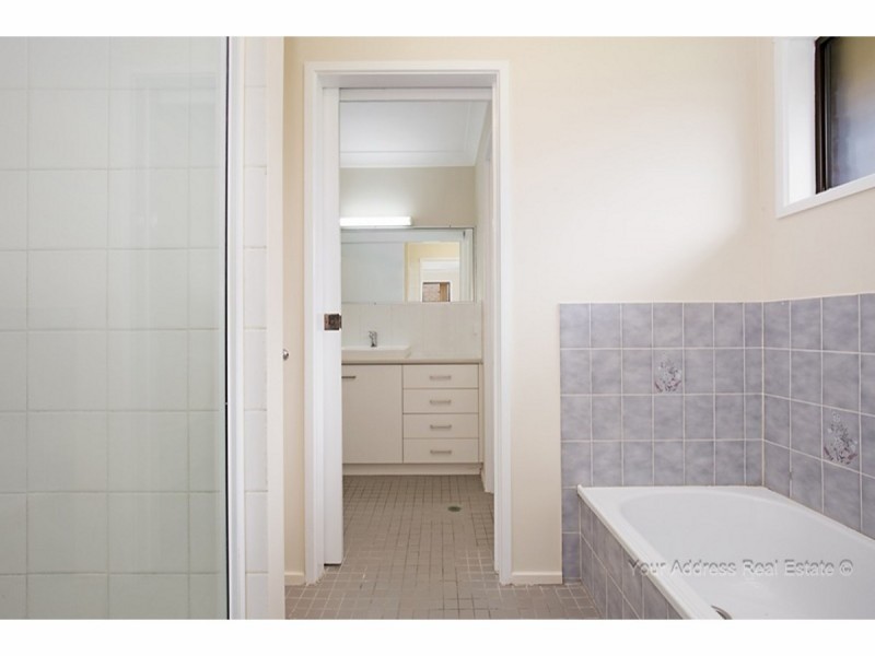 9 Volant Street, Regents Park QLD 4118