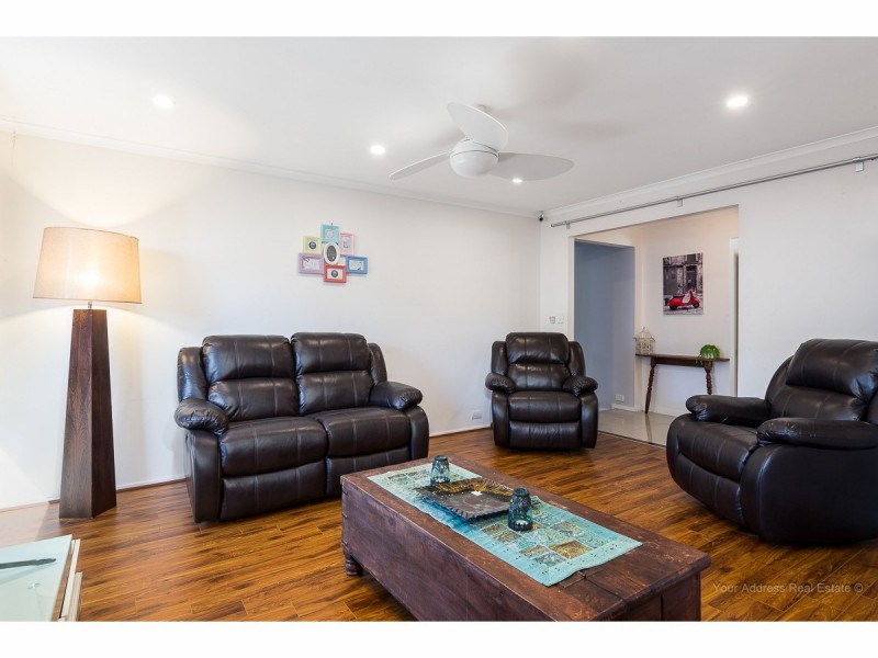 25 Owens Crescent, Regents Park QLD 4118