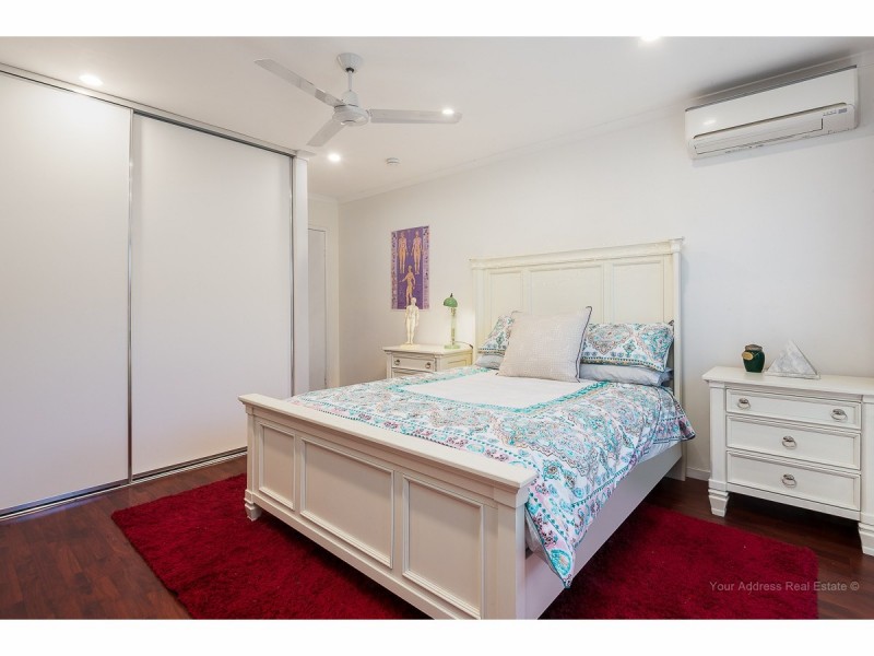 25 Owens Crescent, Regents Park QLD 4118