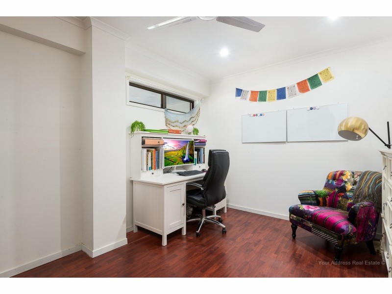 25 Owens Crescent, Regents Park QLD 4118