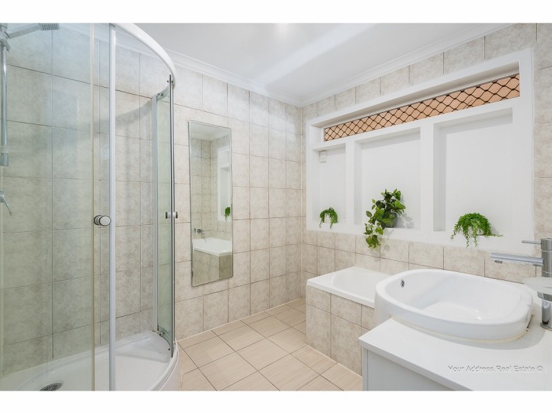 25 Owens Crescent, Regents Park QLD 4118